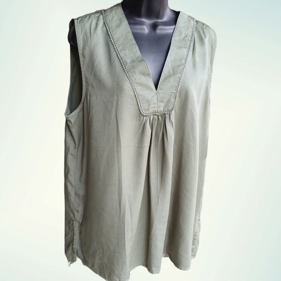 Ellen Tracy Military Green V Neck Top Sz XL - Picture 1 of 11